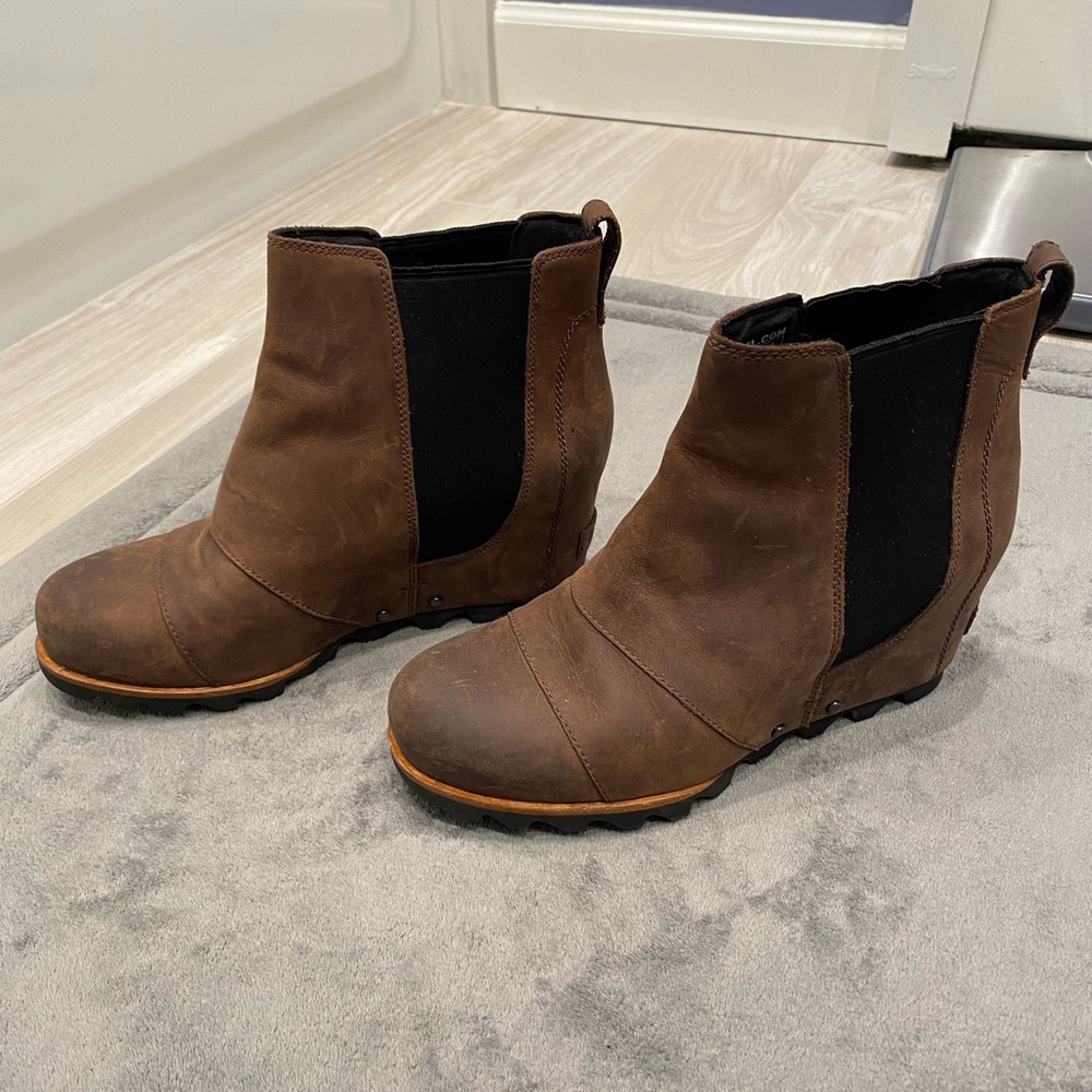 Sorel Lea Wedge Ankle Boots in Umber Brown size 8